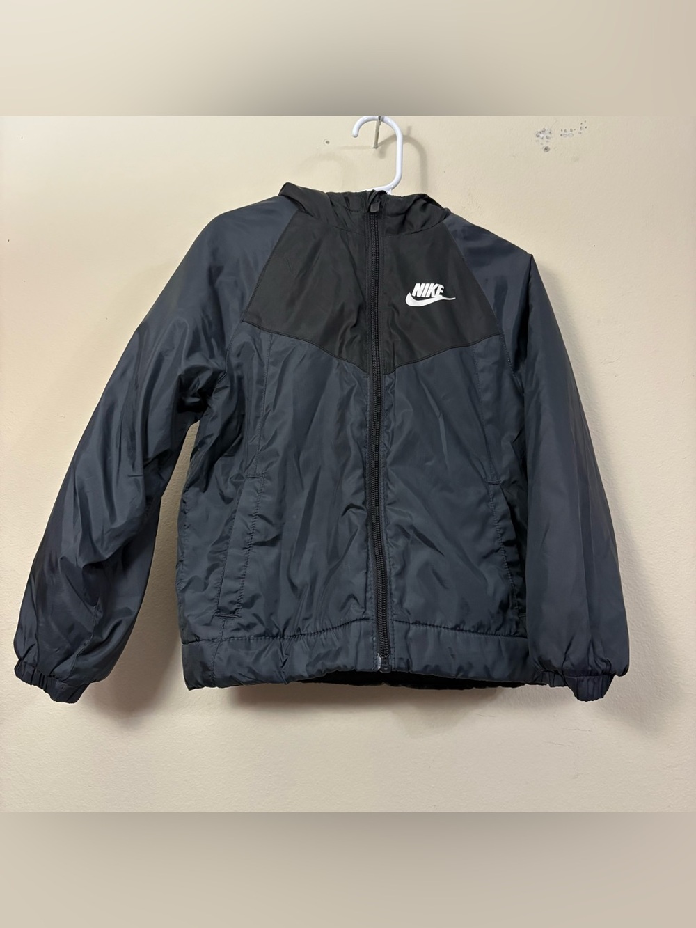 Nike Windbreaker black jacket Youth 4T insulated zip up basic classic